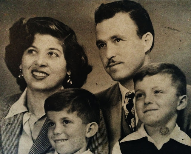 Lúcia e Michael Carasso com seus dois filhos.